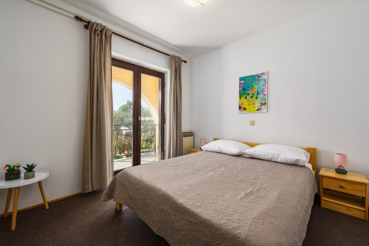 Apartments Josipa Porec Exterior photo